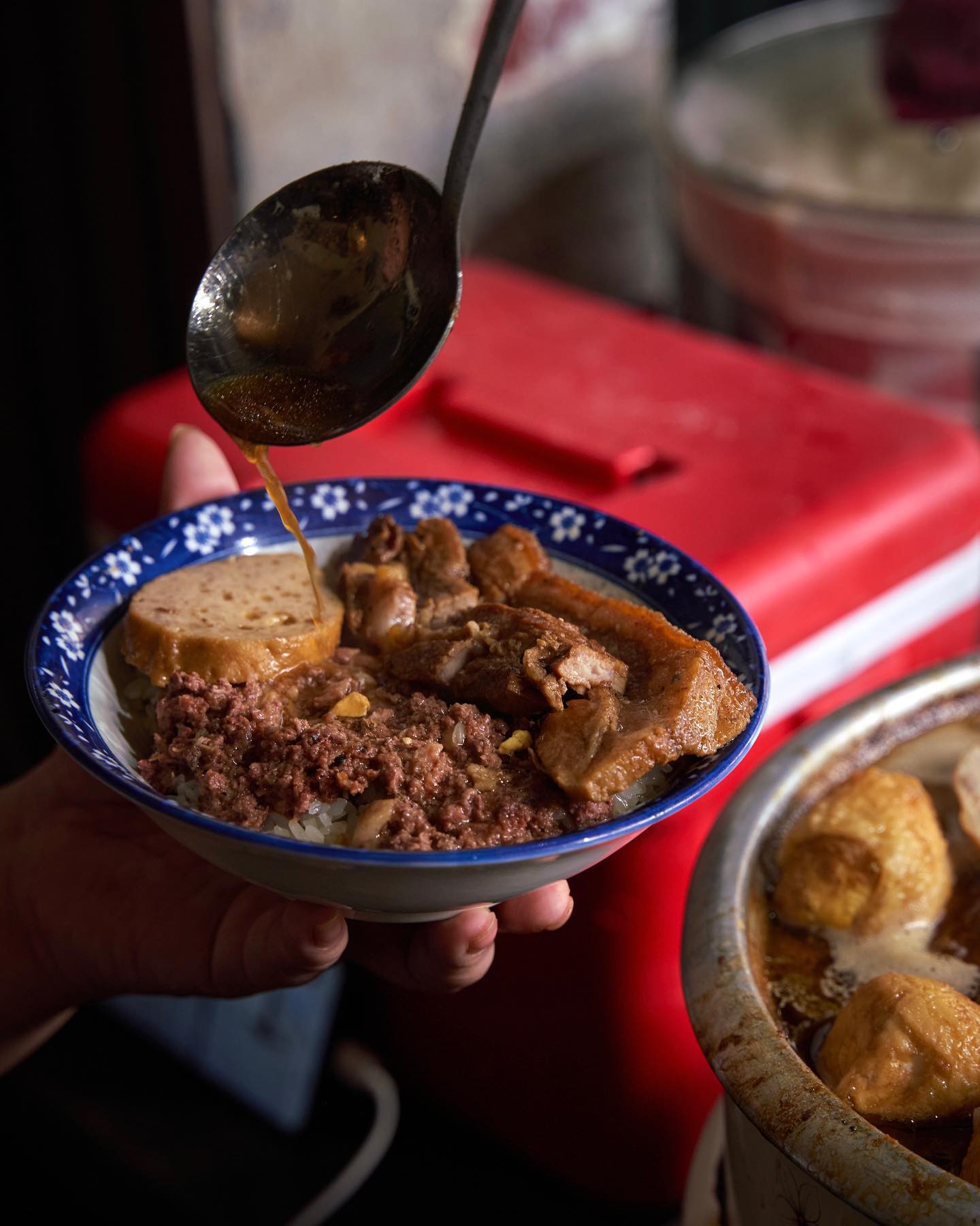 Không gian và món xôi Bắc đặc trưng tại quán Peofood Sài Gòn