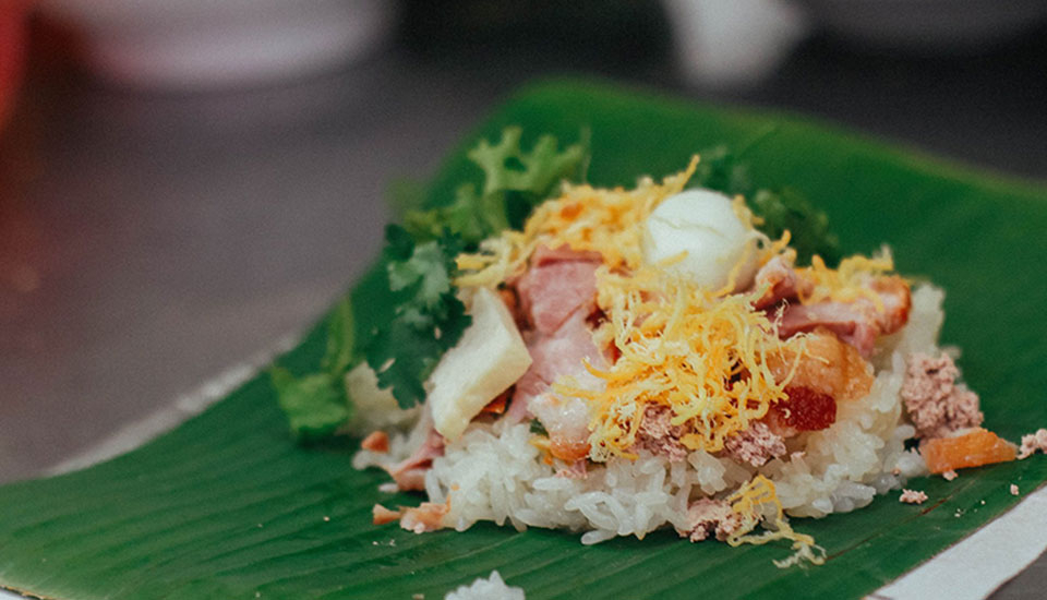 Món xôi dầu hào lạ miệng tại quán Vinh Ký