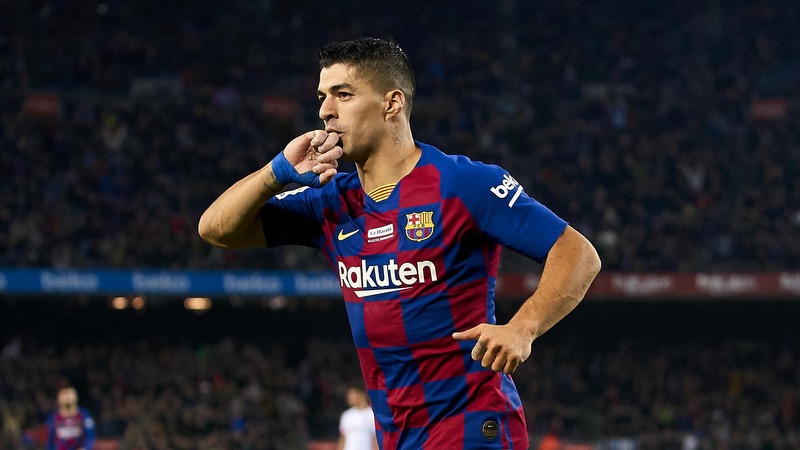 Suarez là cái tên trong 2 trận đấu ghi được 4 bàn thắng liên tiếp Poker là gì trong bóng đá? Những kỷ lục ấn tượng về poker