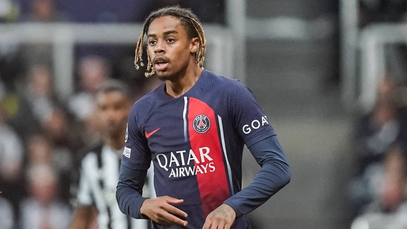 Cầu thủ Bradley Barcola - Chiếc áo quá rộng tại PSG